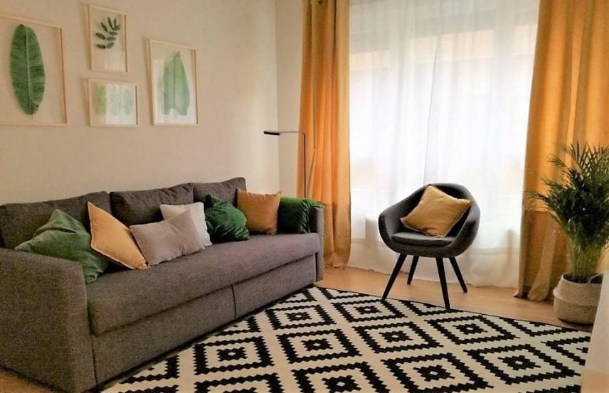 Getxo 1 - Expat beach apartment near Bilbao - Living room