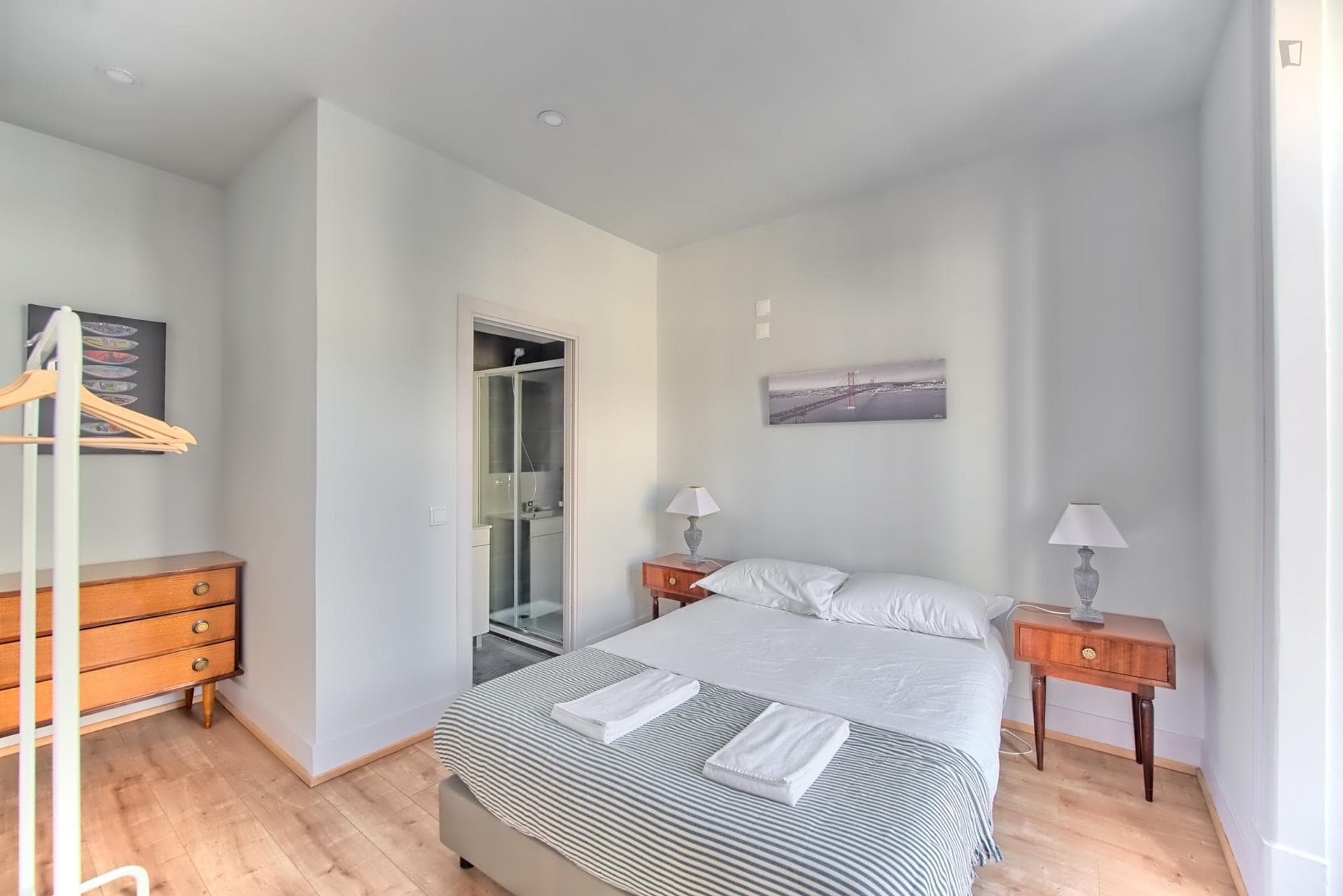 Almirante Reis 2- Spacious 6 Bedroom Apartment in Lisbon - Bedroom