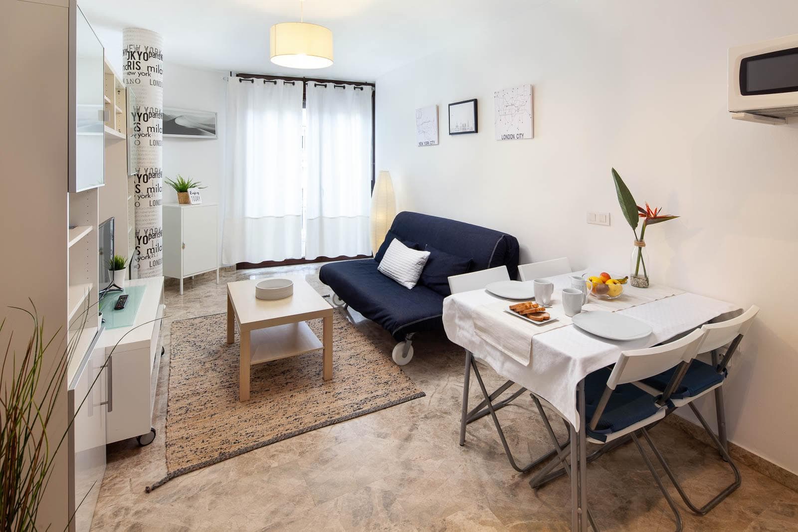 Beautiful and clean Apartment in Malaga - Living room