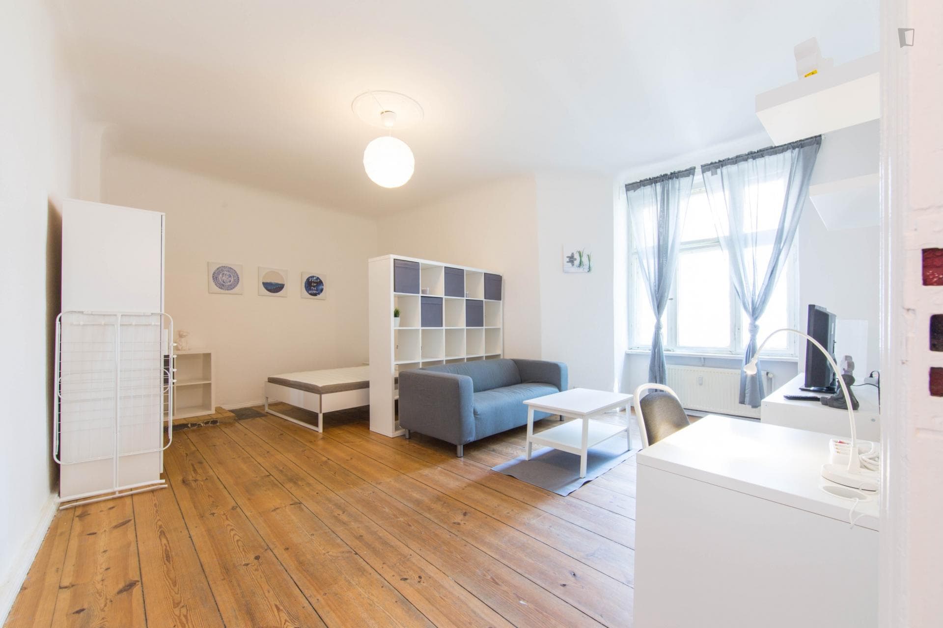 Box - Spacious studio in Berlin - Living
