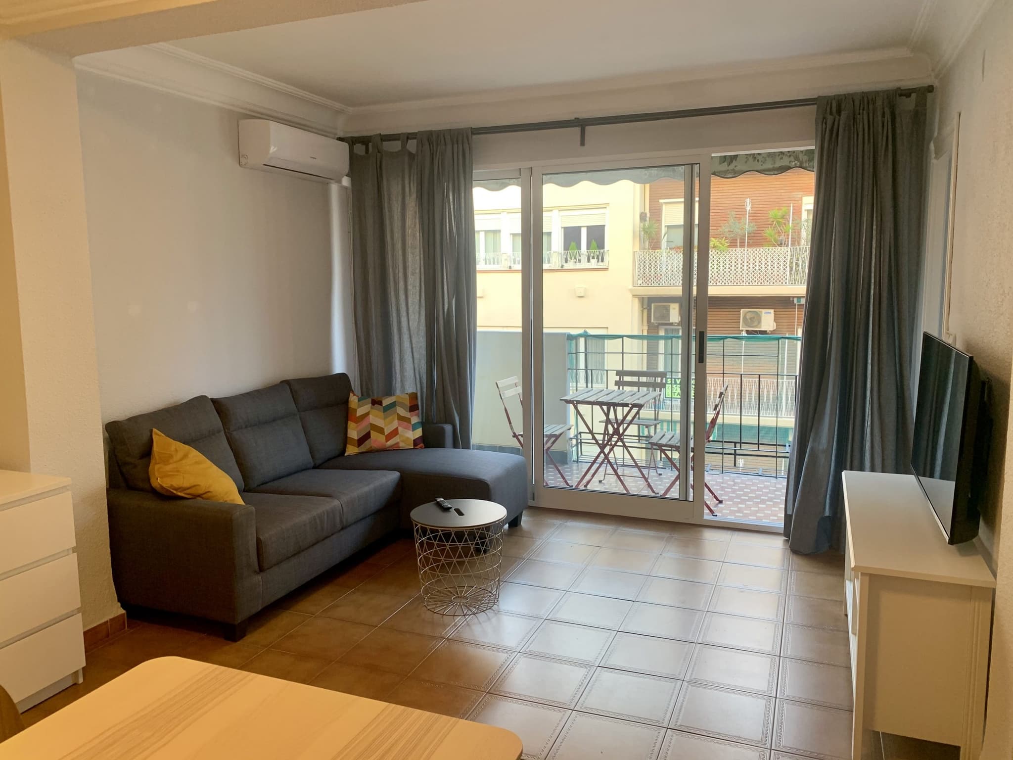Lluis Oliag - Furnished rental for expats in Valencia - Living room