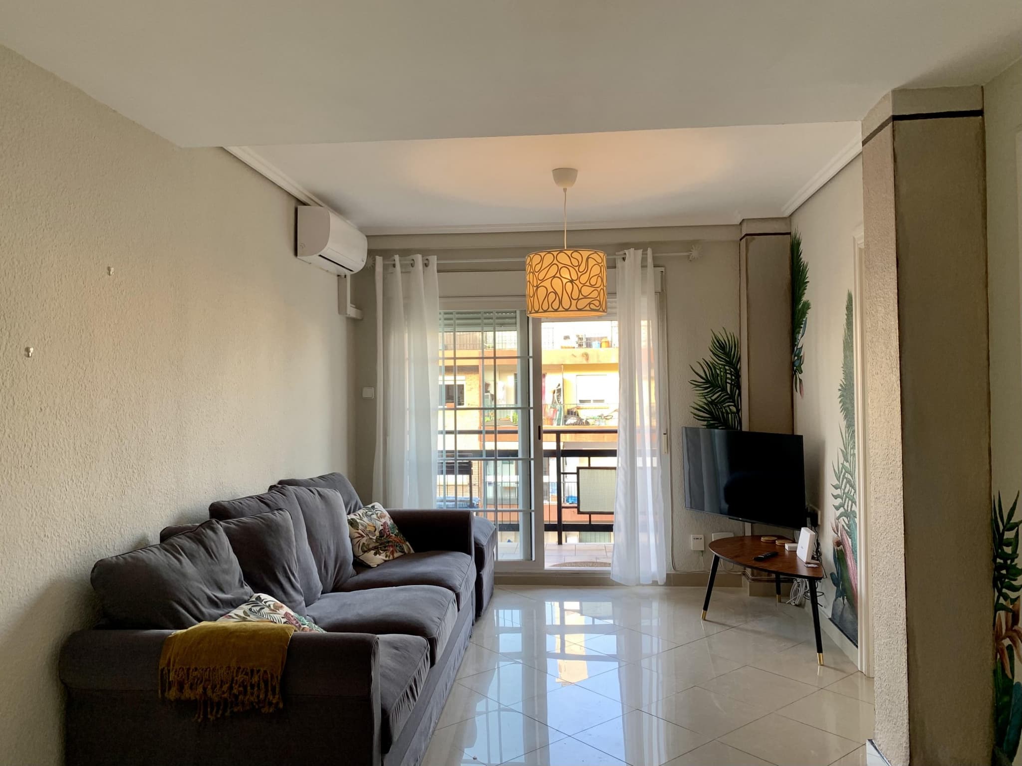 Tendetes - Modern furnished apartment for rent in Valencia - Living room