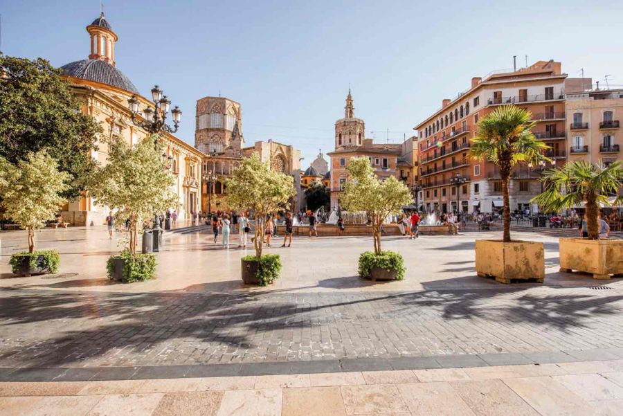 Plaza Virgen in Valencia Globexs 327024cb Digital nomads in Spain