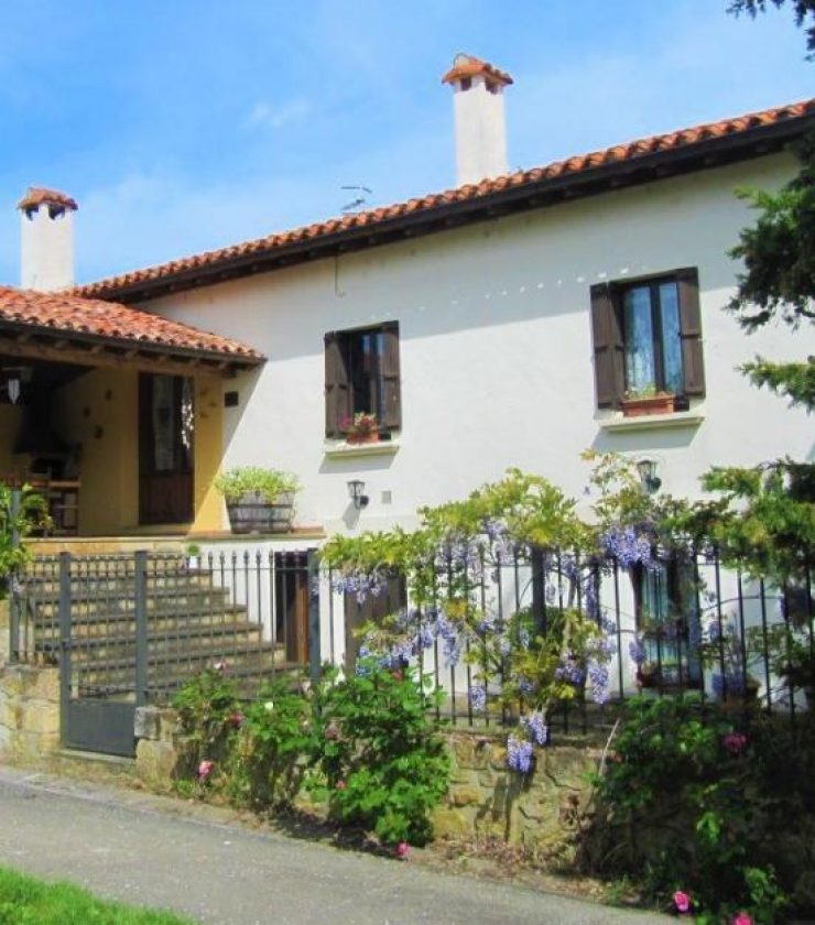 Large house for rent in Navarra
