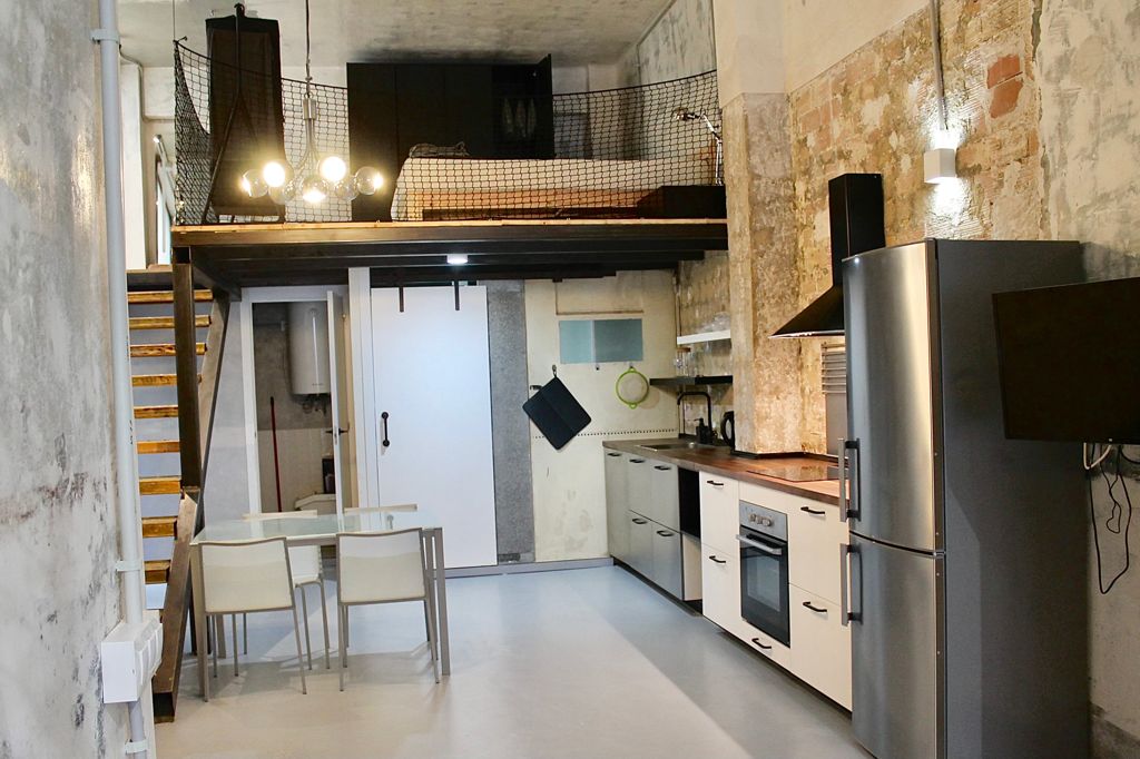 Rodrigo - Lovely furnished loft in Valencia for expats