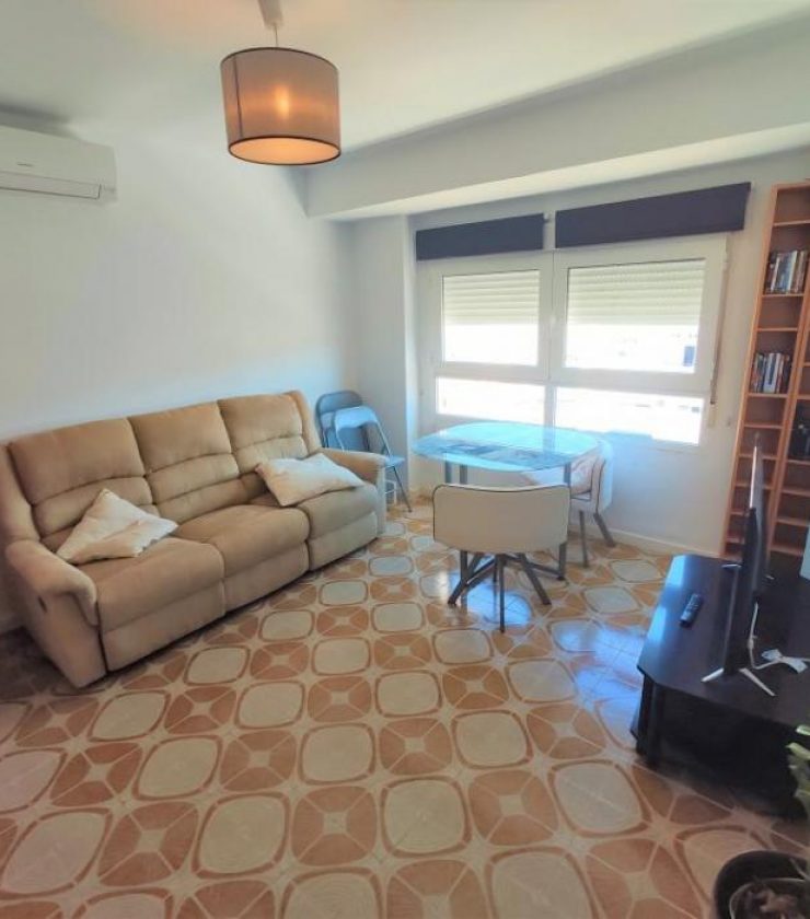 Furnished 3 bedroom apartment in Valencia