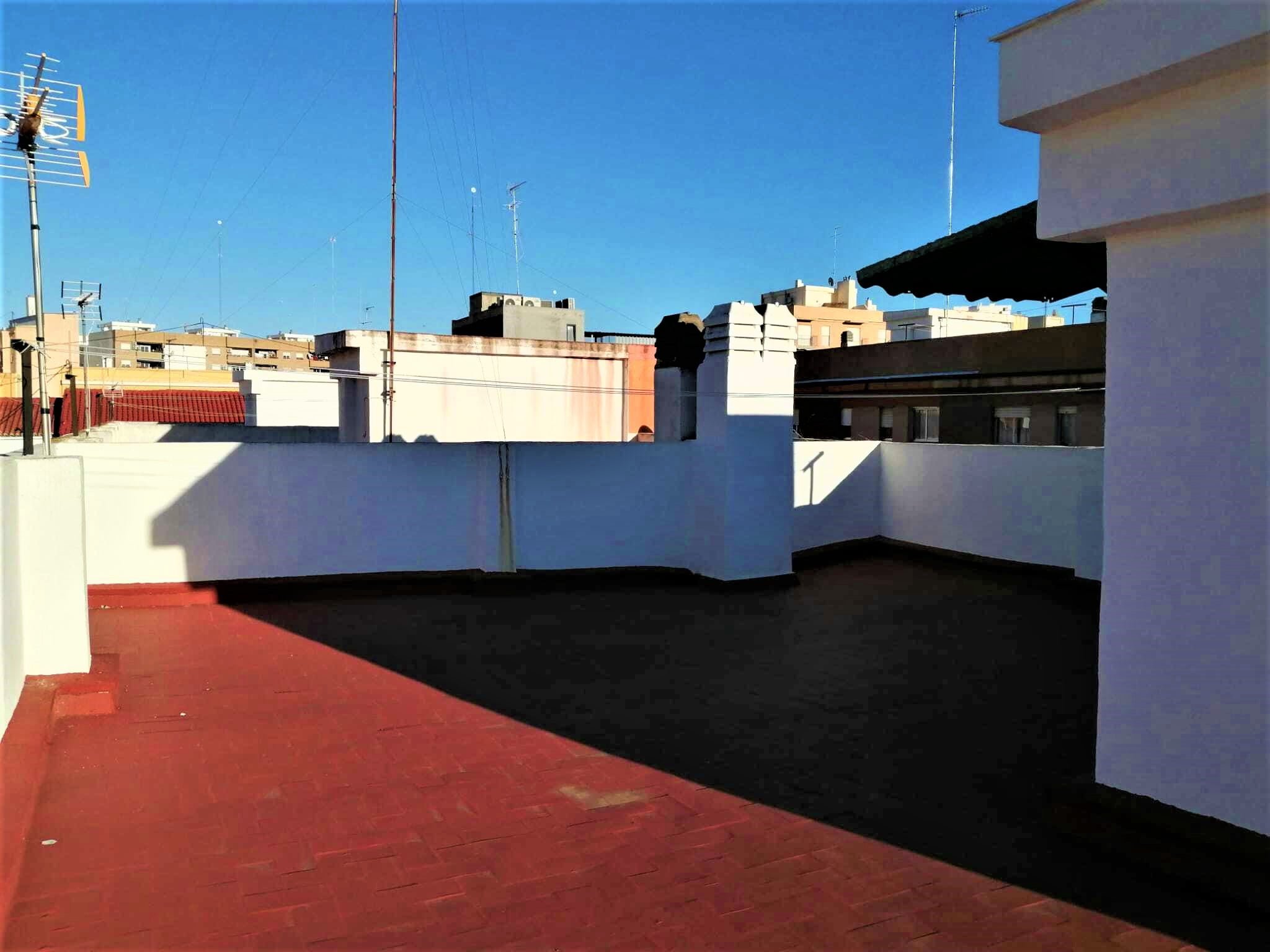 Bergantin - Flat for expats in Valencia with balcony