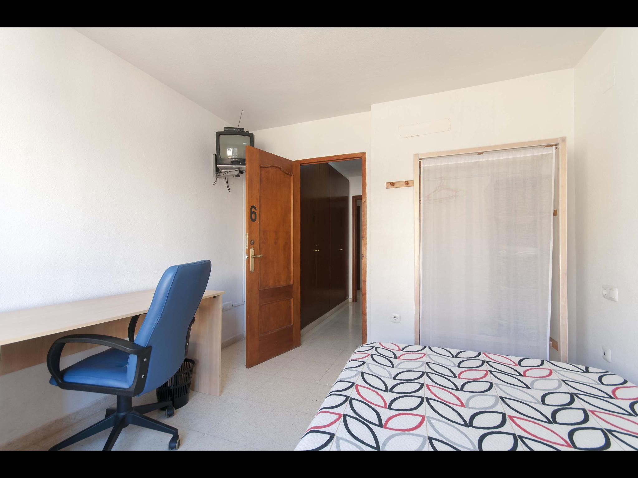 Bergez - Bedroom in a shared penthouse in Alicante