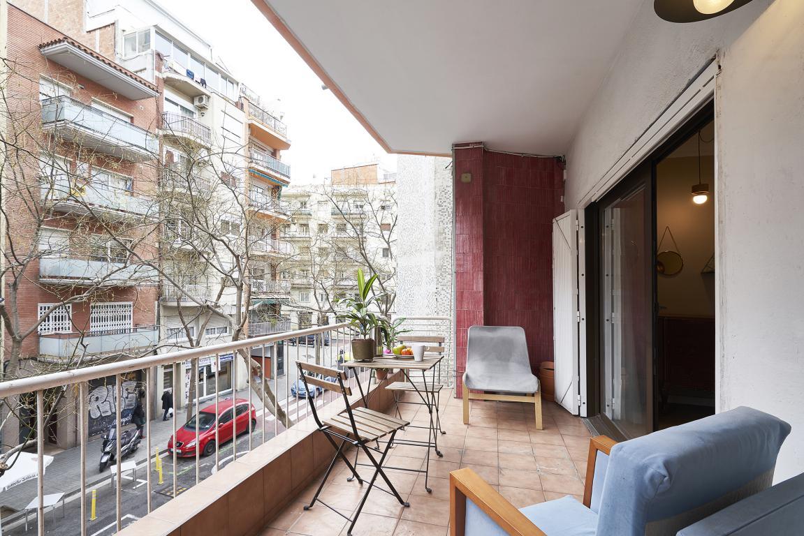 Fructuos - Renovated flat in Barcelona