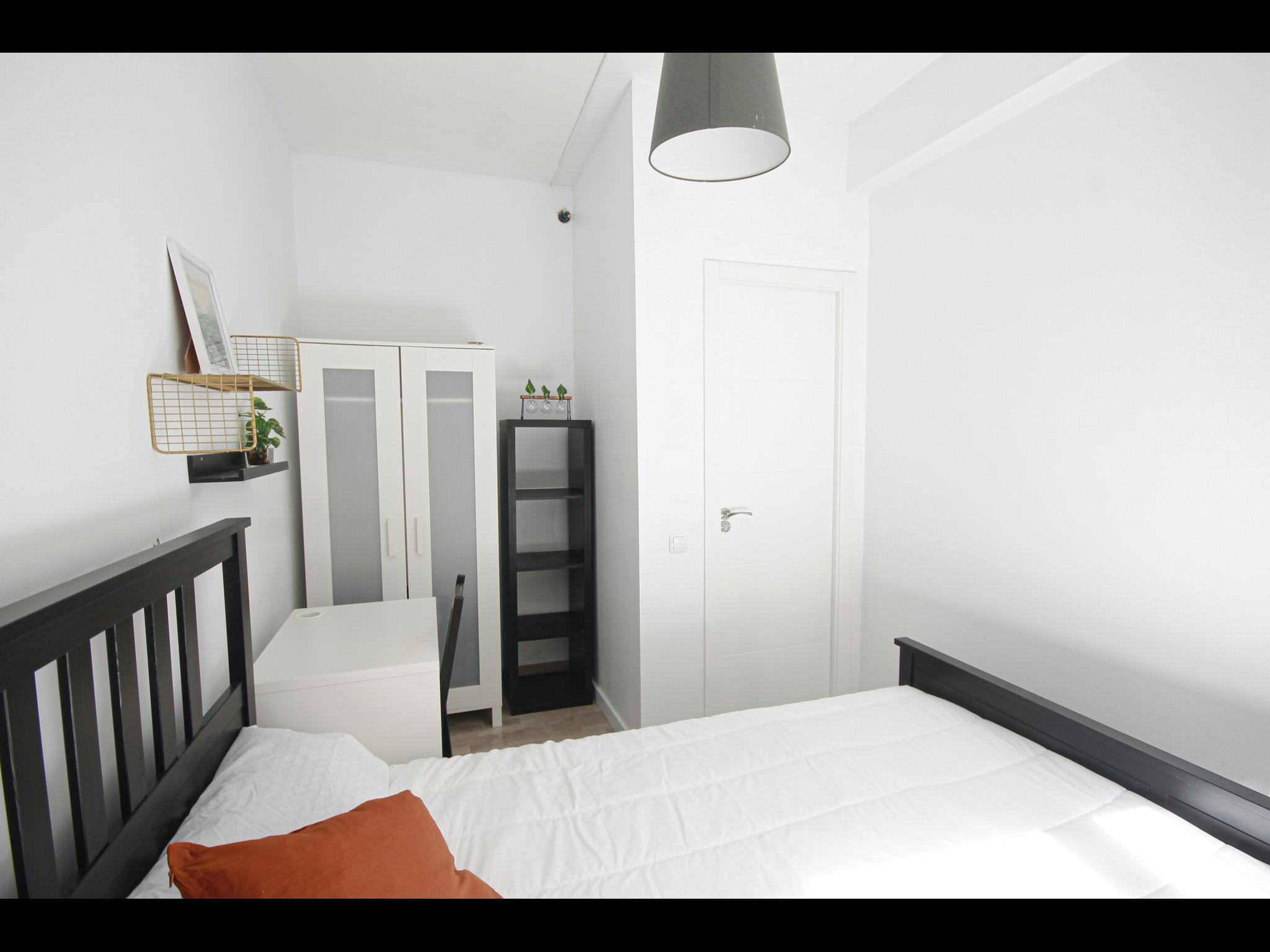 Guillem Tell - Room in shared apartment Barcelona
