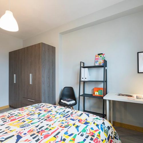 Arabella - Dormitorio grande en piso en Bilbao