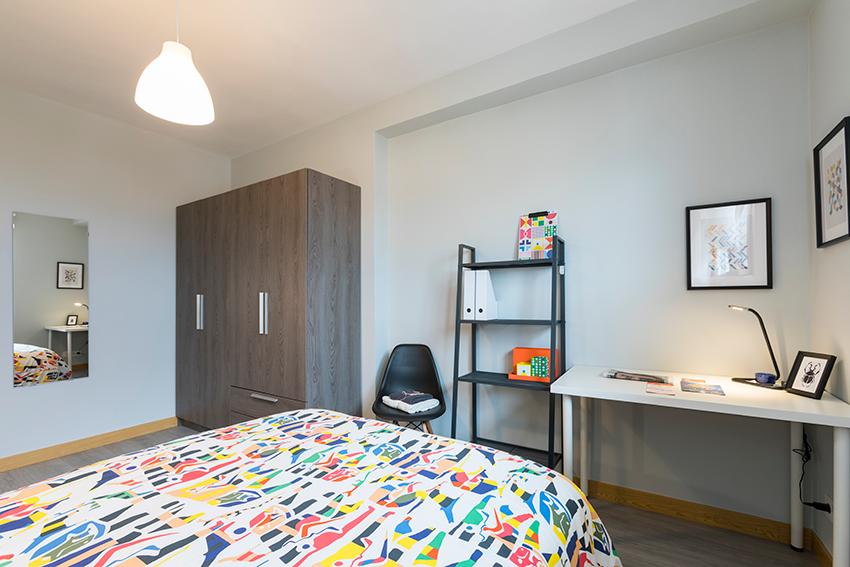 Arabella - Dormitorio grande en piso en Bilbao