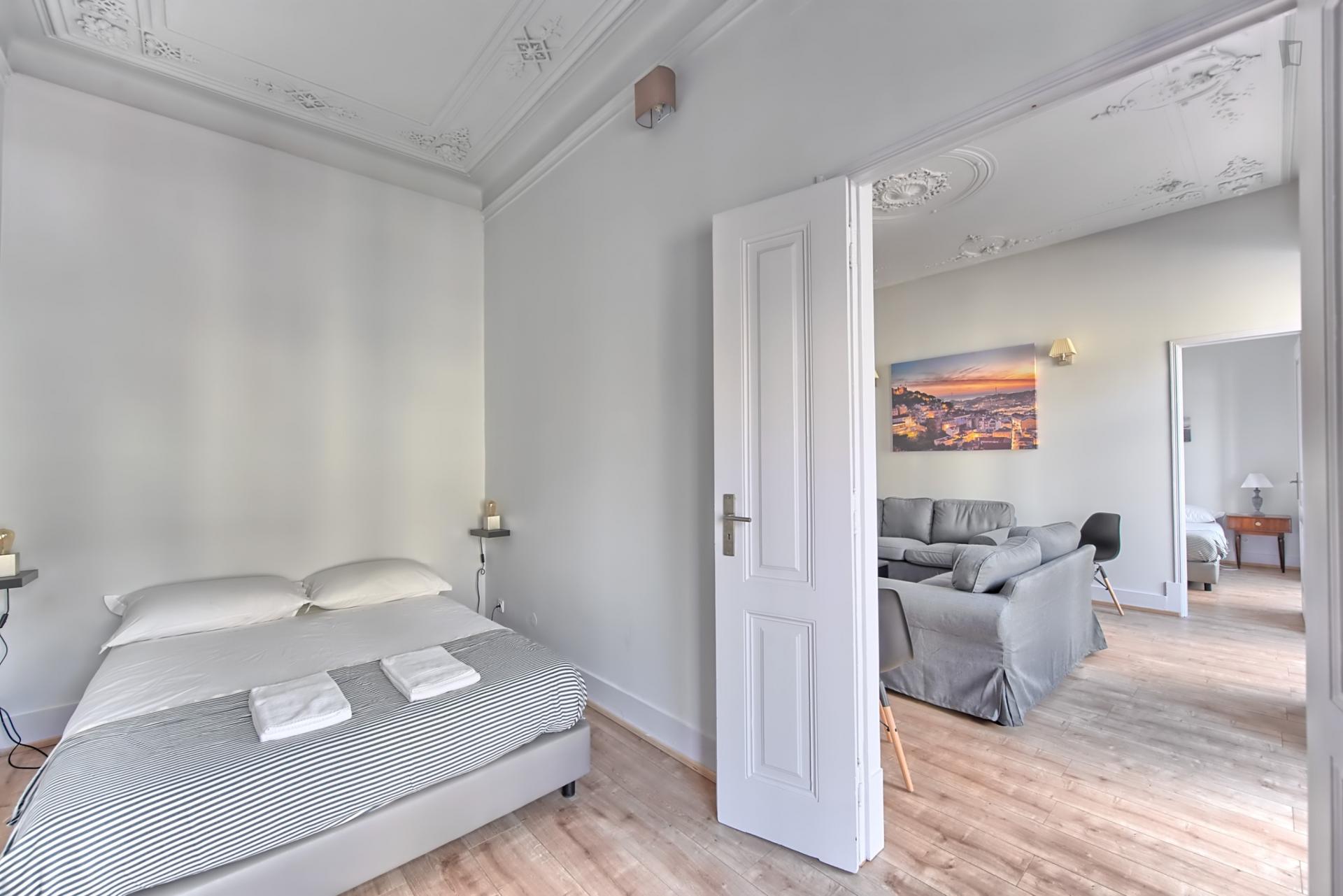 Almirante Reis 2- Spacious 6 Bedroom Apartment in Lisbon