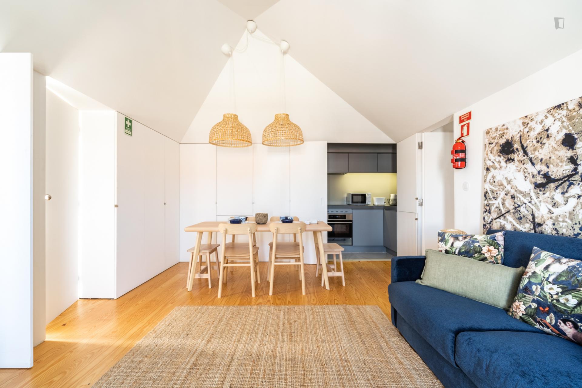 Manchester- Bright and Beautiful Apartment in Lisbon