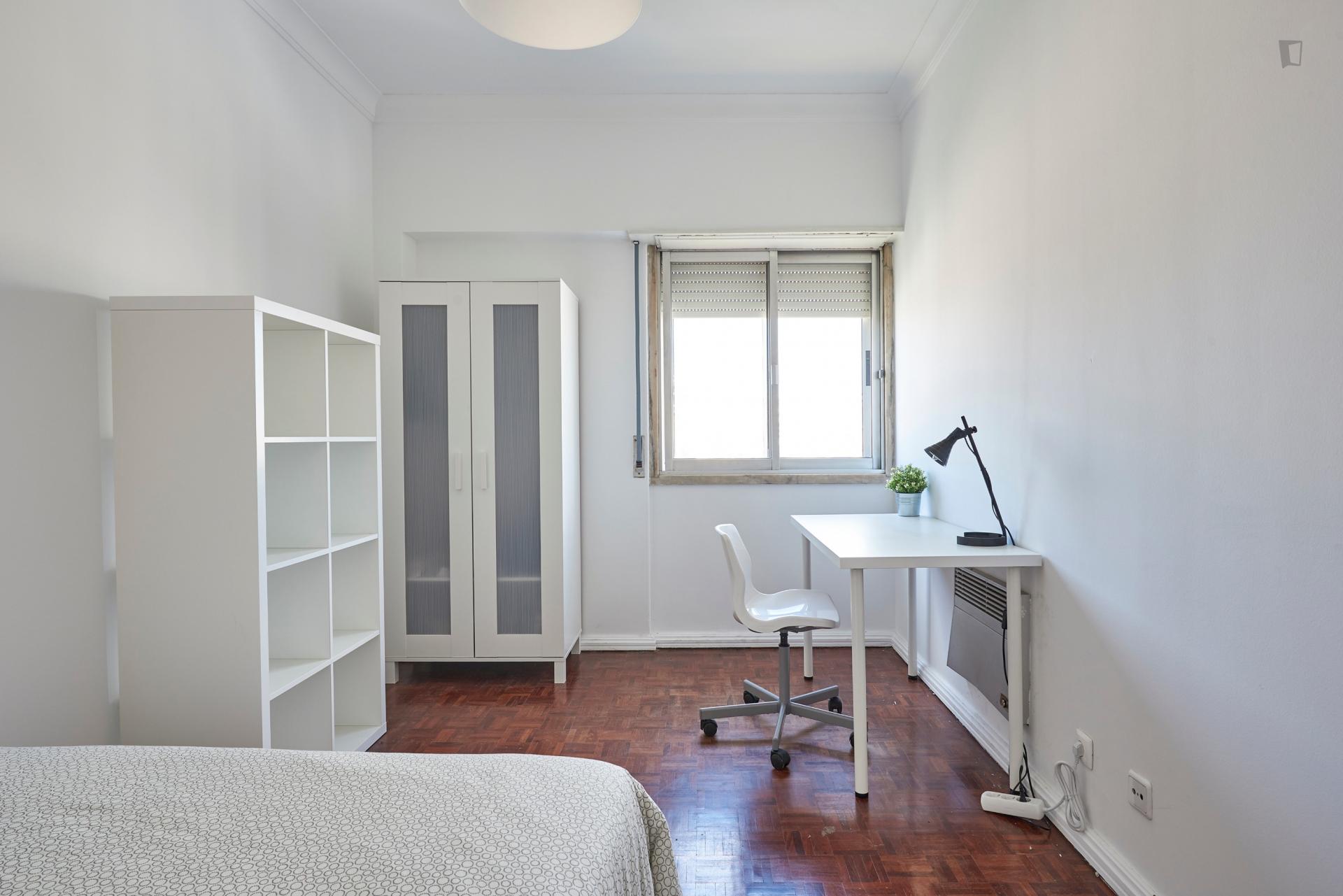 Almoster- Beautiful room in shared flat in Lisbon