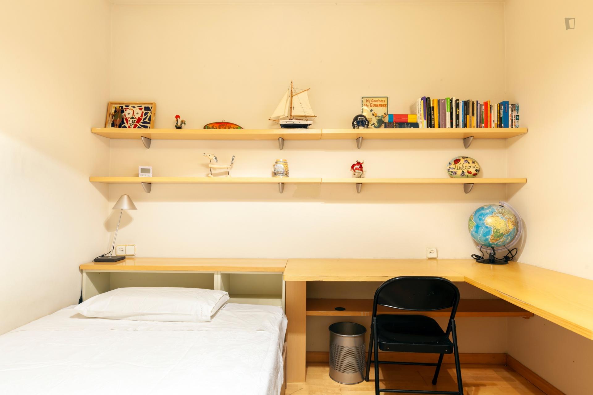 Ganduxer - Bedroom in a shared flat in Barcelona