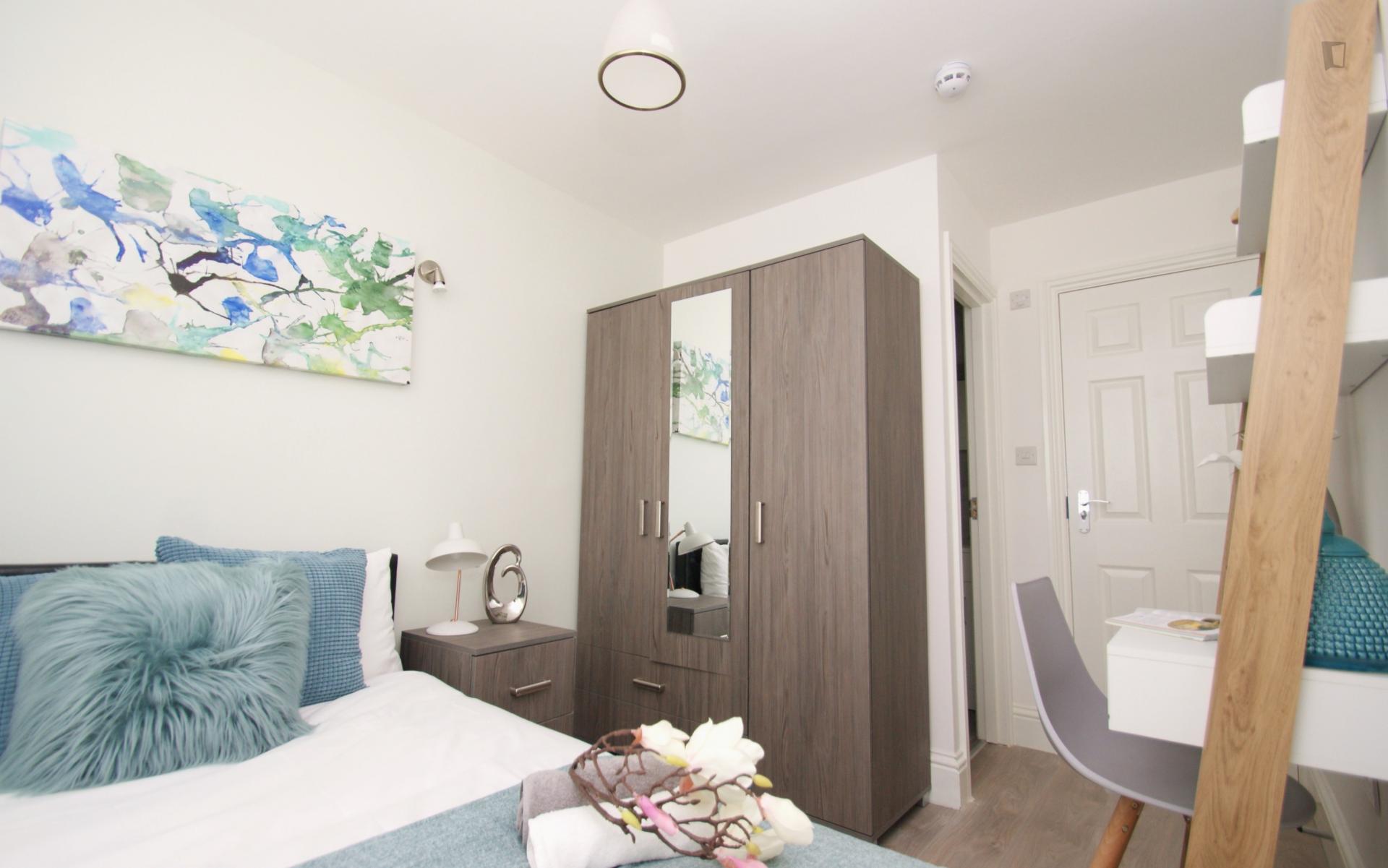 Cane Road - Double suite bedroom in London