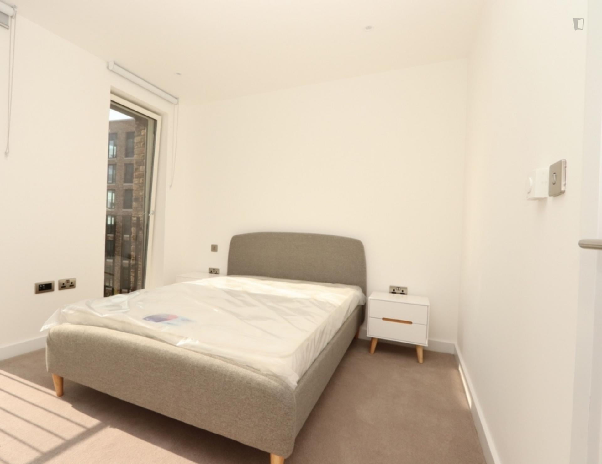 Quays Road- Modern flat ready for expats in London