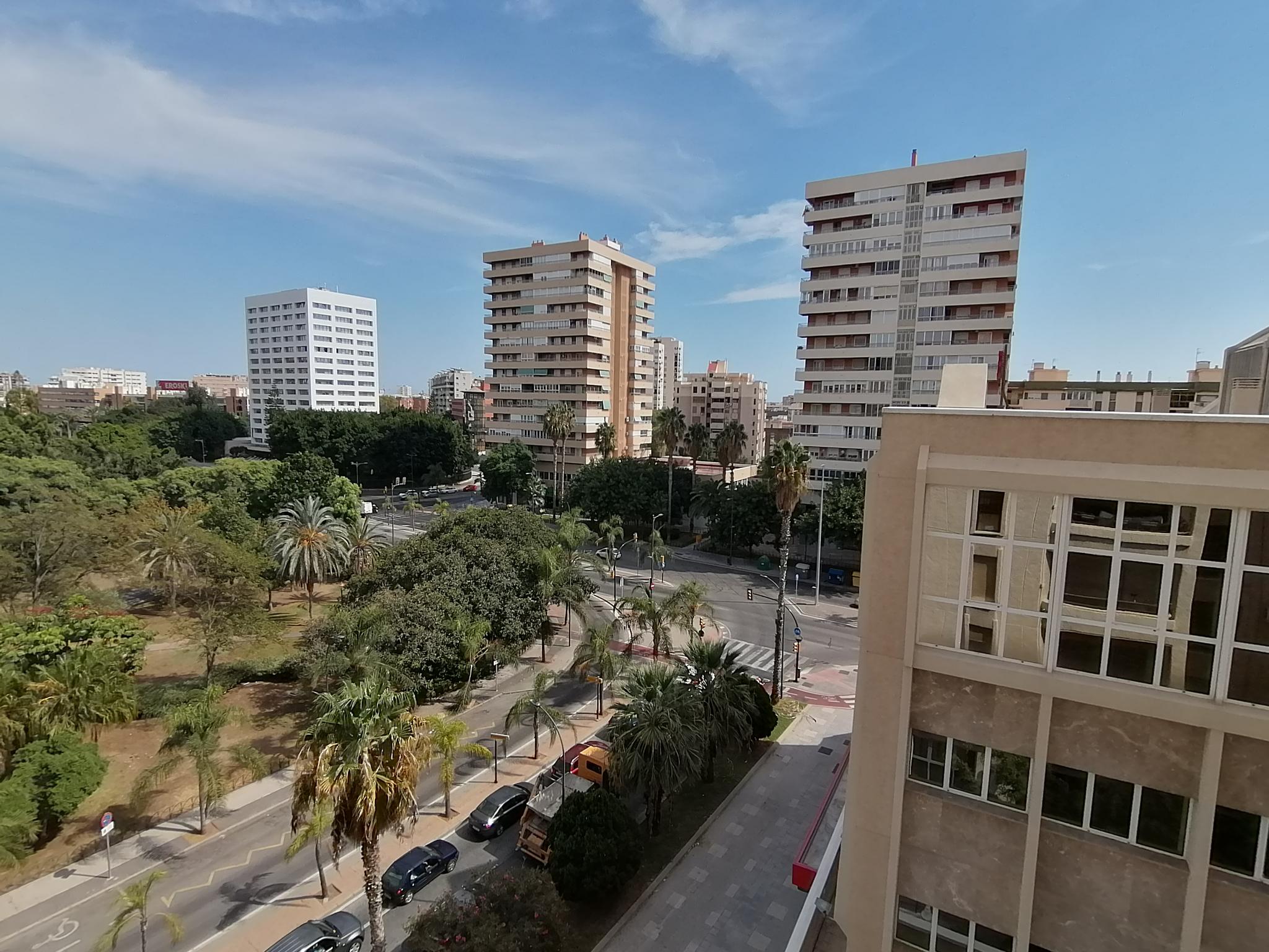 Avenida - Bedroom for rent in Málaga