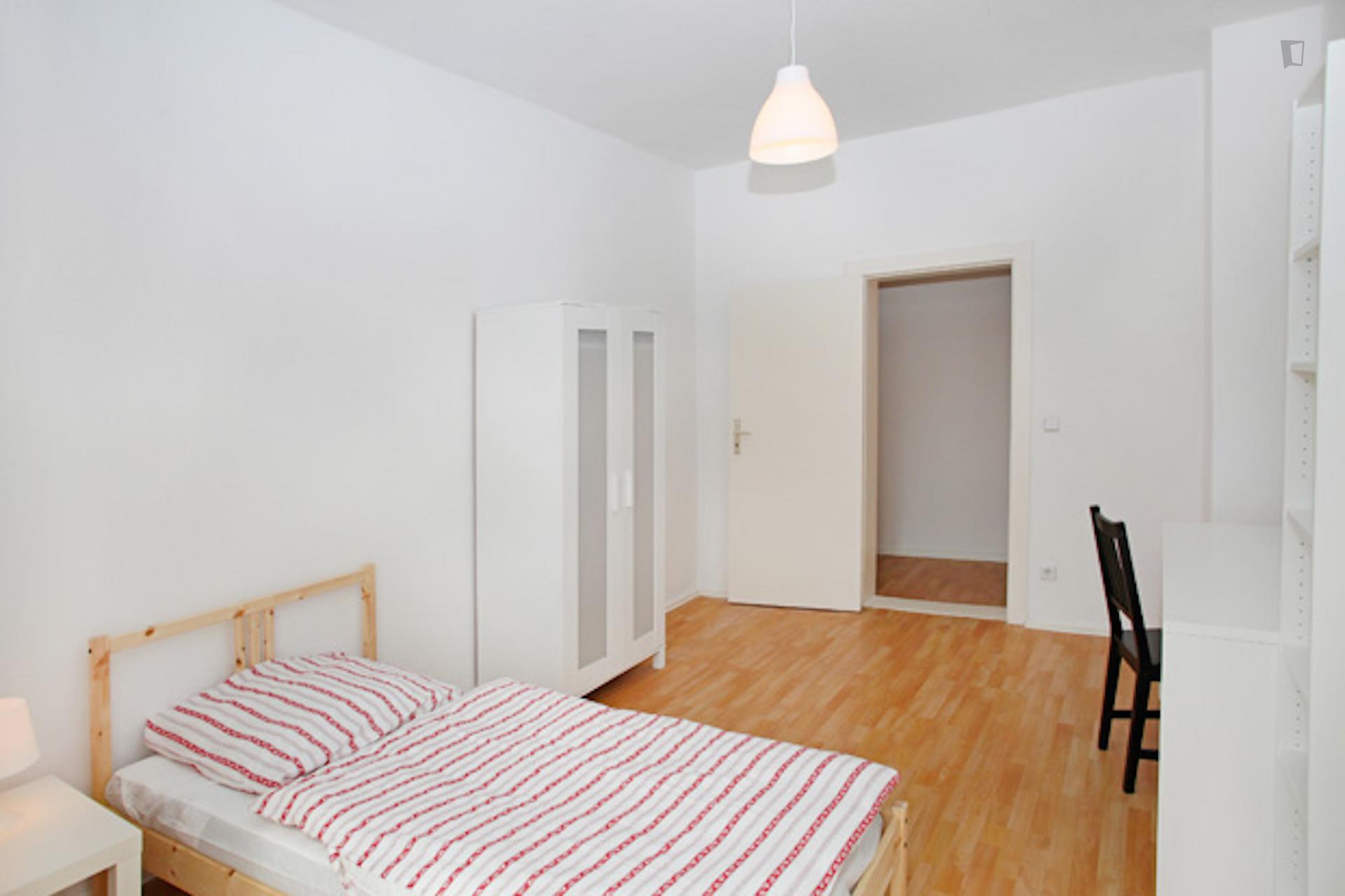 Nacken - Furnished single bedroom in Berlin