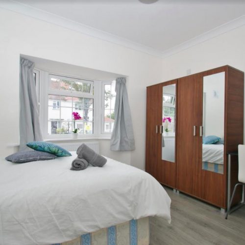 Carlisle - Double suite bedroom in London