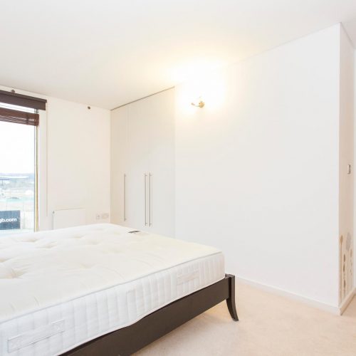 Court - Expat room in London apartment