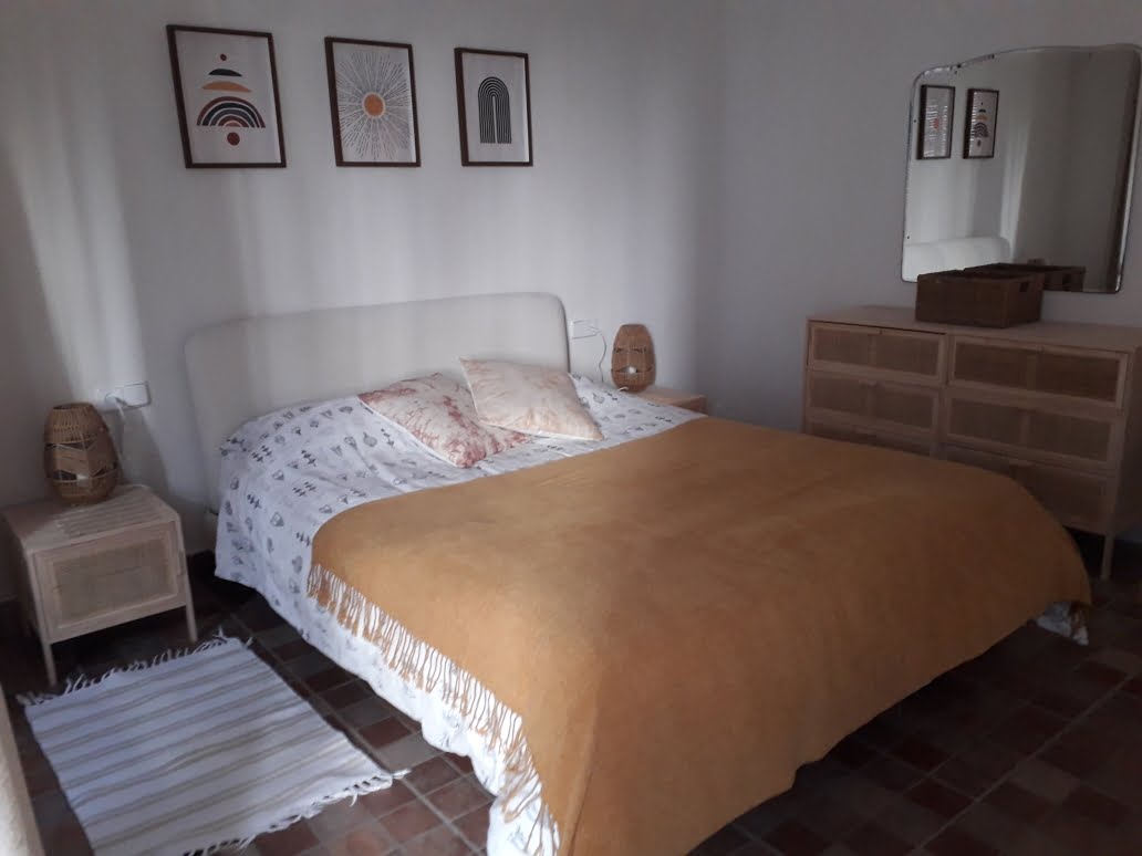 Nador – Fully equipped apartment in Valencia for expats