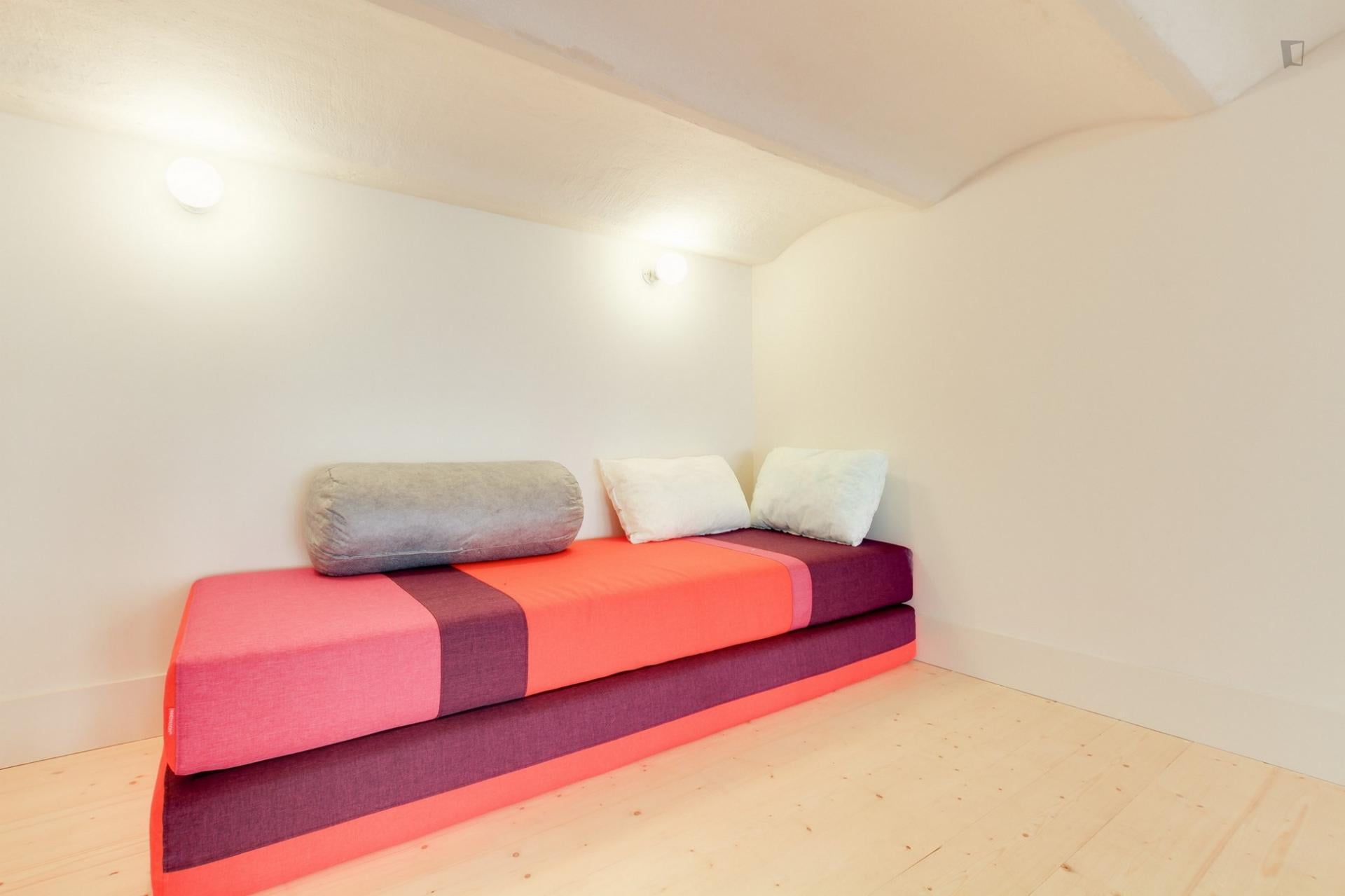 Spacious and bright studio flat in Paris