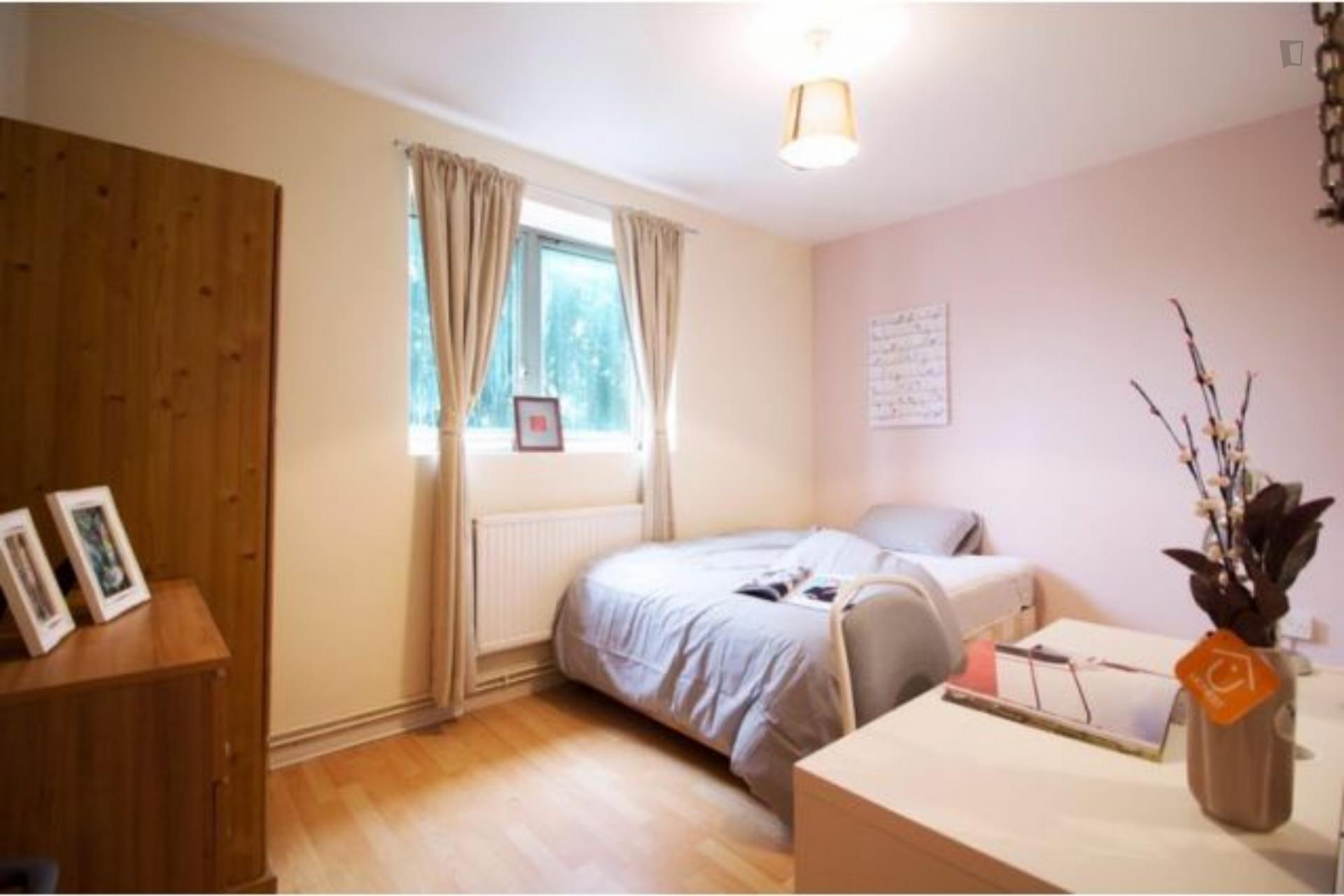 Wallwood - Furnished bedroom in London