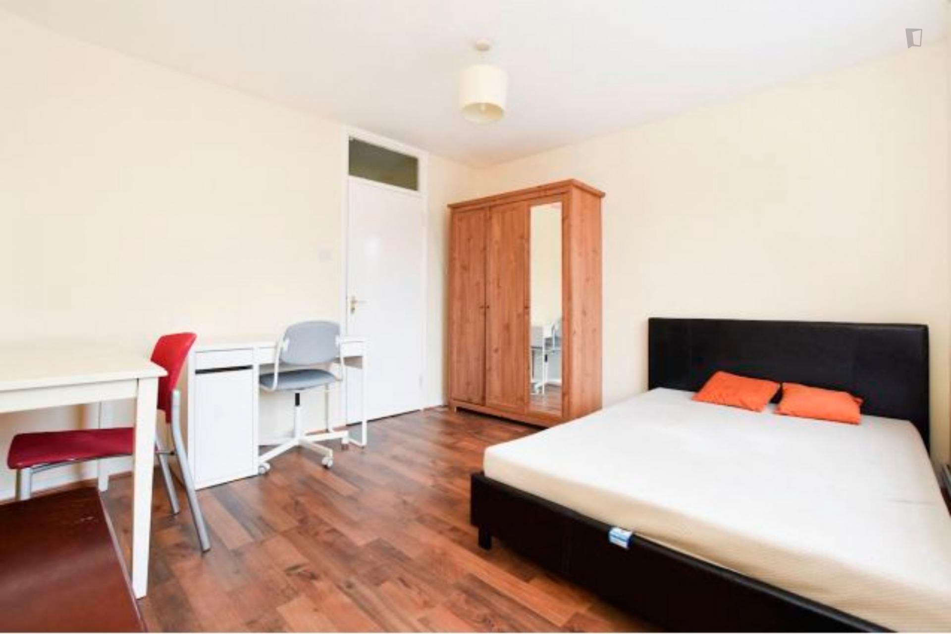 Poplar - Charming double bedroom in London