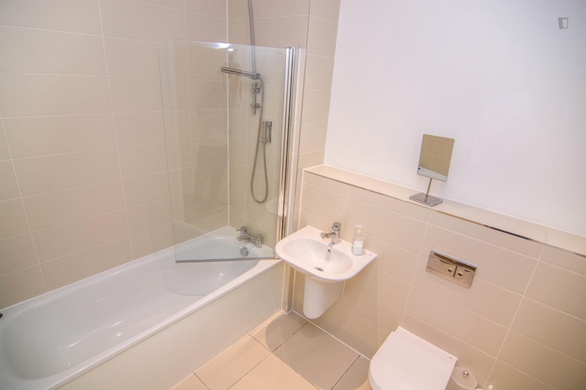 Hardford - Double ensuite bedroom in London