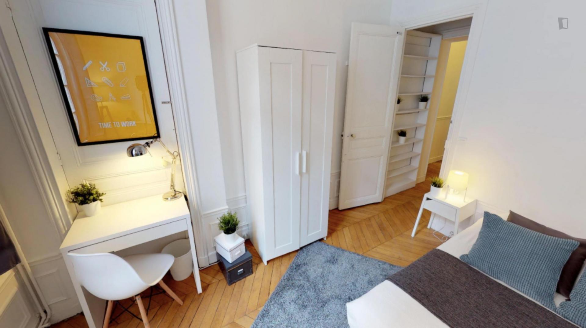 Edwards - Neat double bedroom in Paris