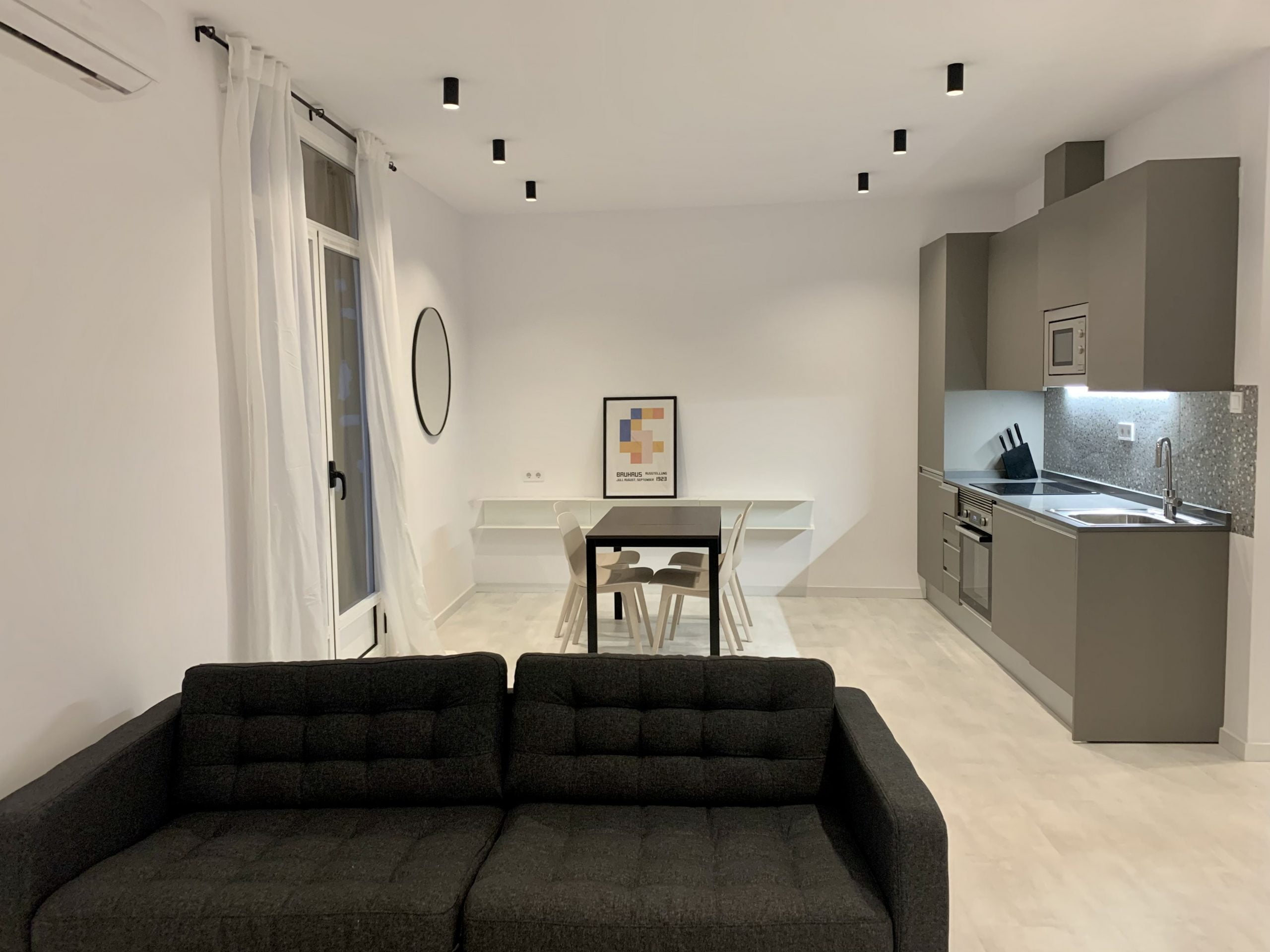 Tossal 3 - Modern expat apartment in Valencia centre