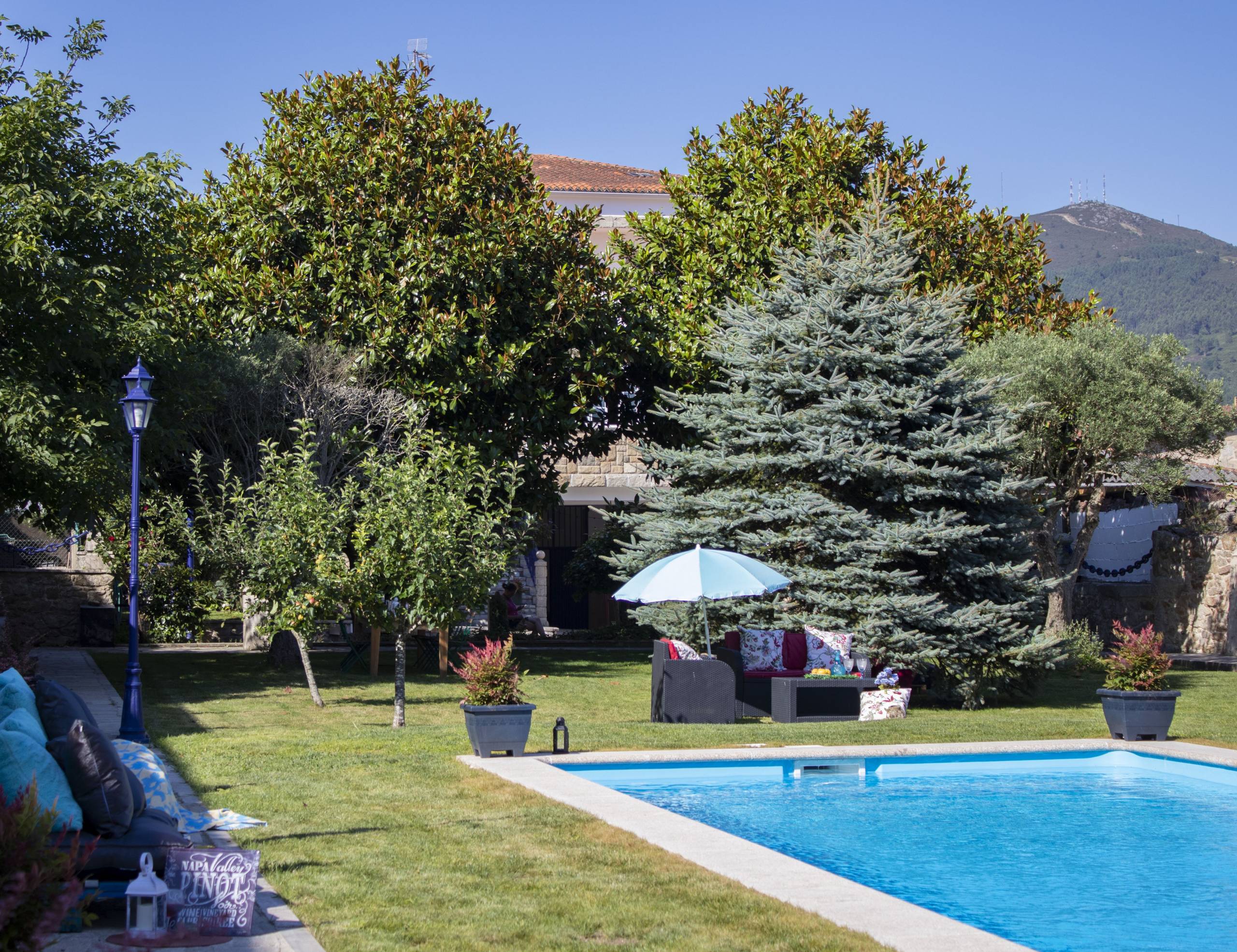 Villa Rosa - Luxury furnished villa for rent in Galicia