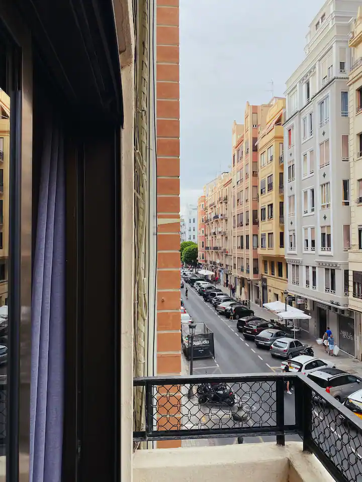 balcony apartment for rent valencia
