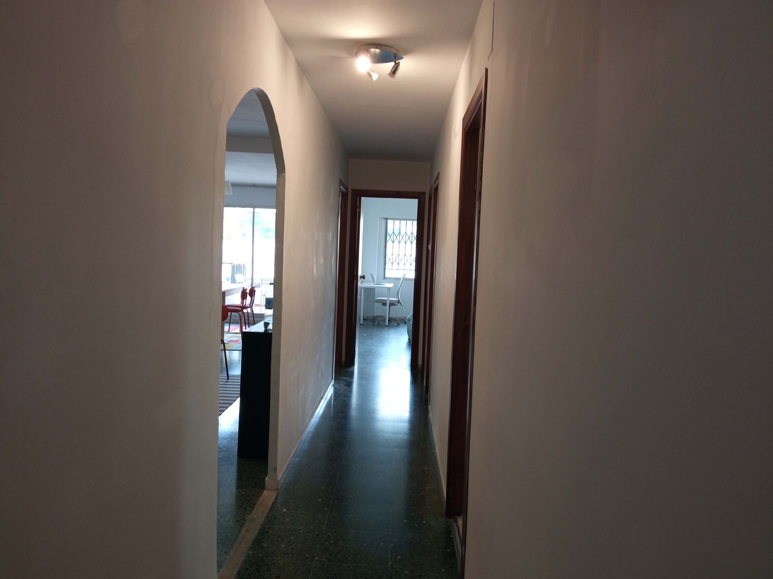 Corridor apartment for rent in valencia, guillen