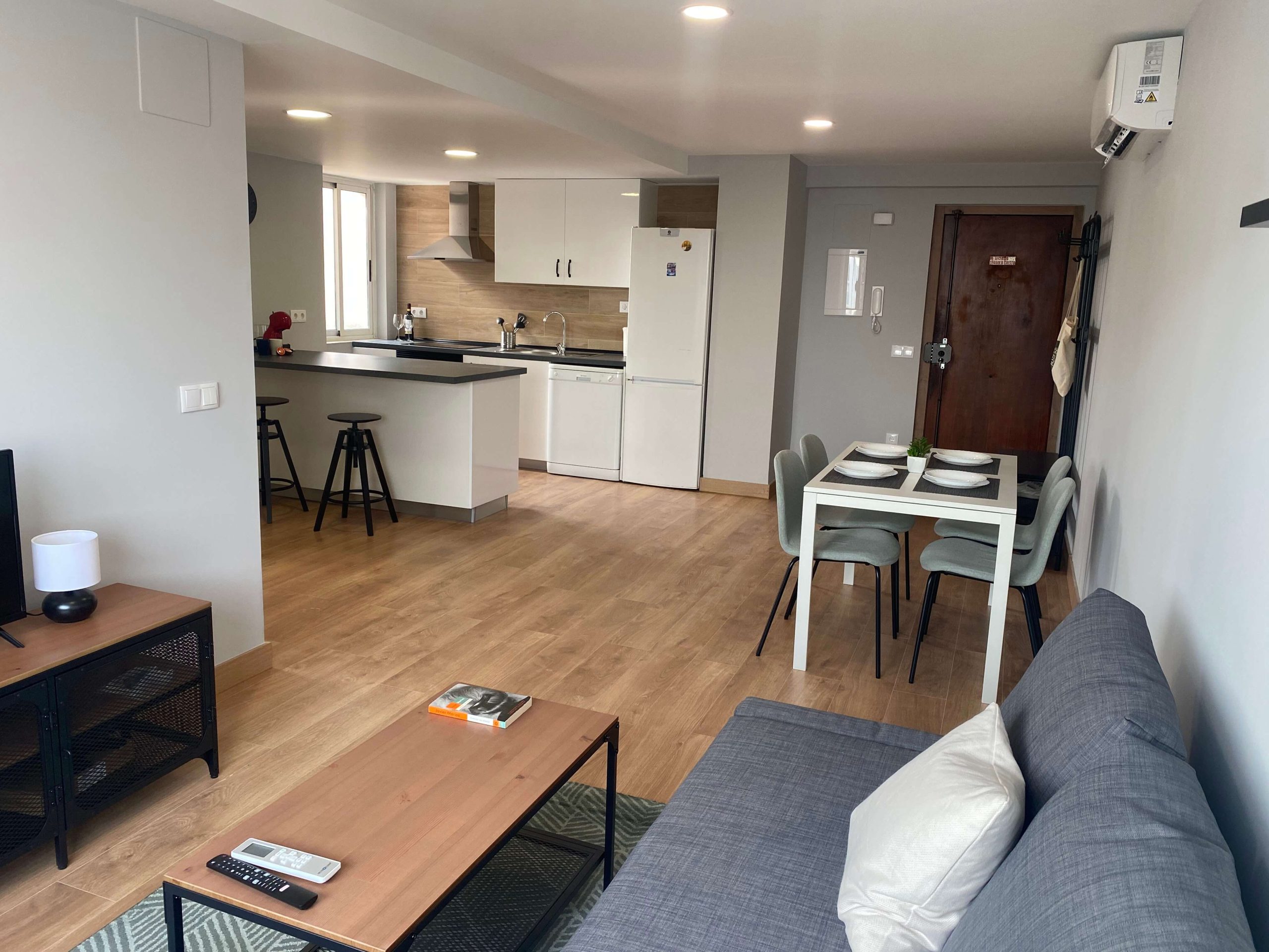 living room apartment for rent in valencia ciudad de las ciencias