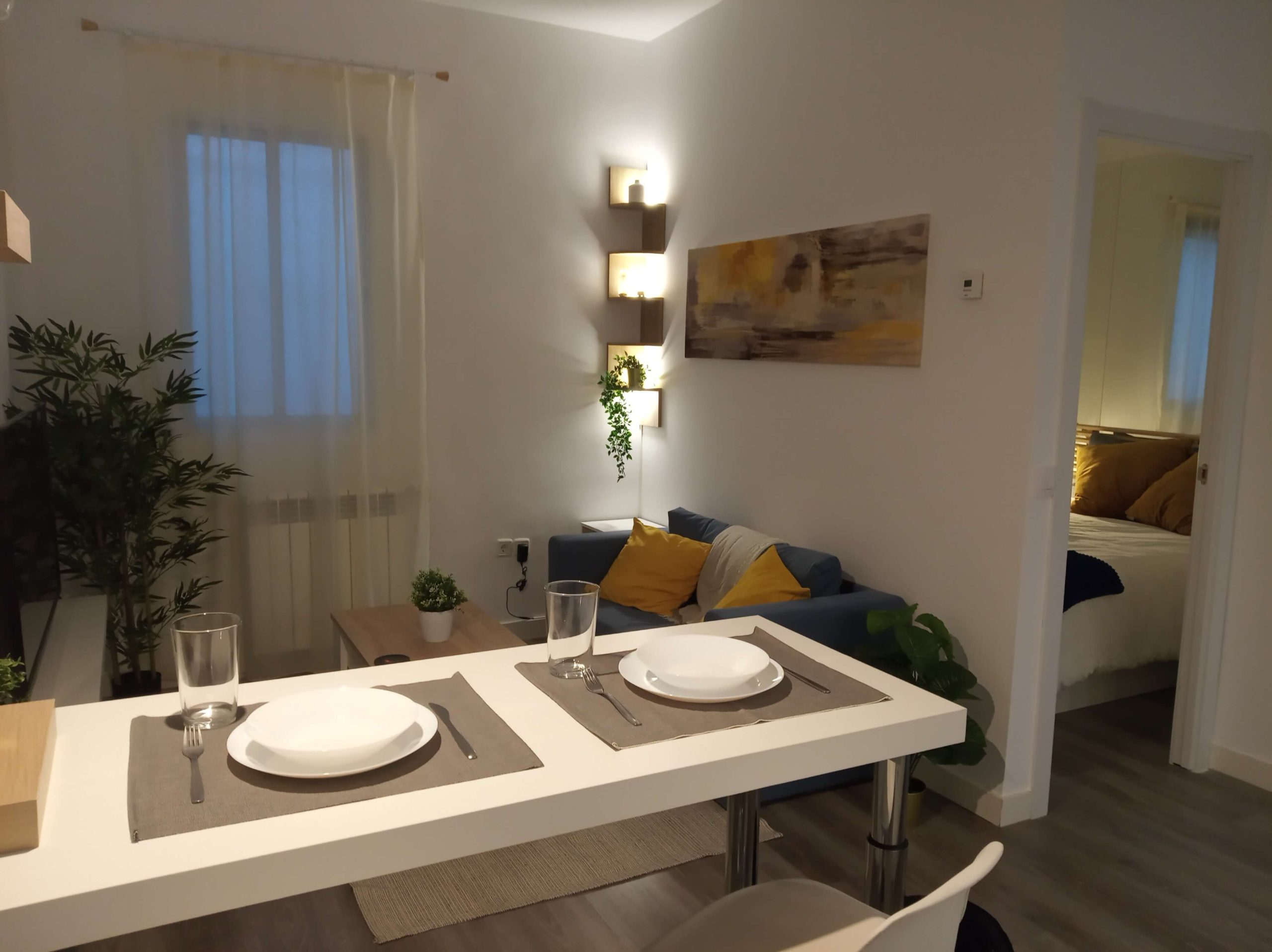 dining table 2 apartment in madrid for rent