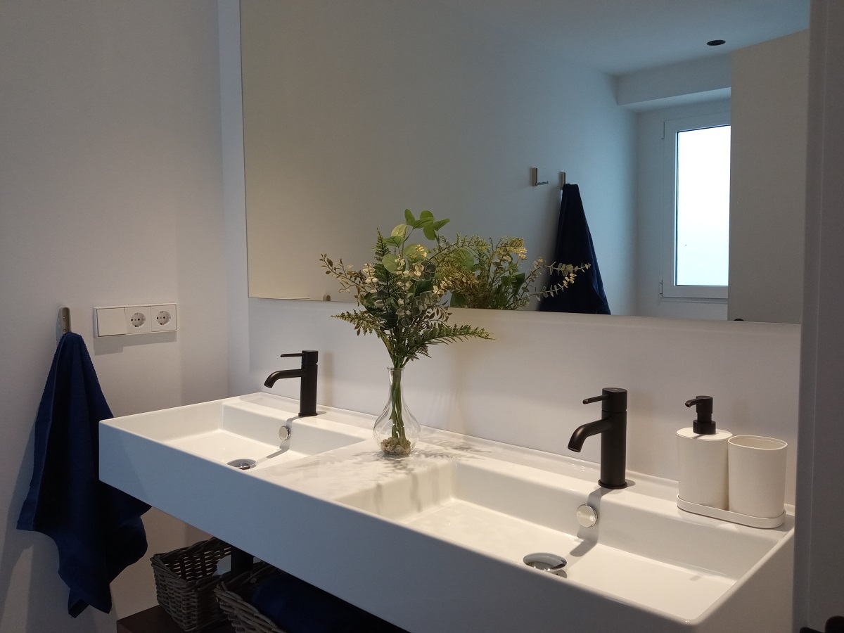 bathroom apartment for rent in serranos valencia 4