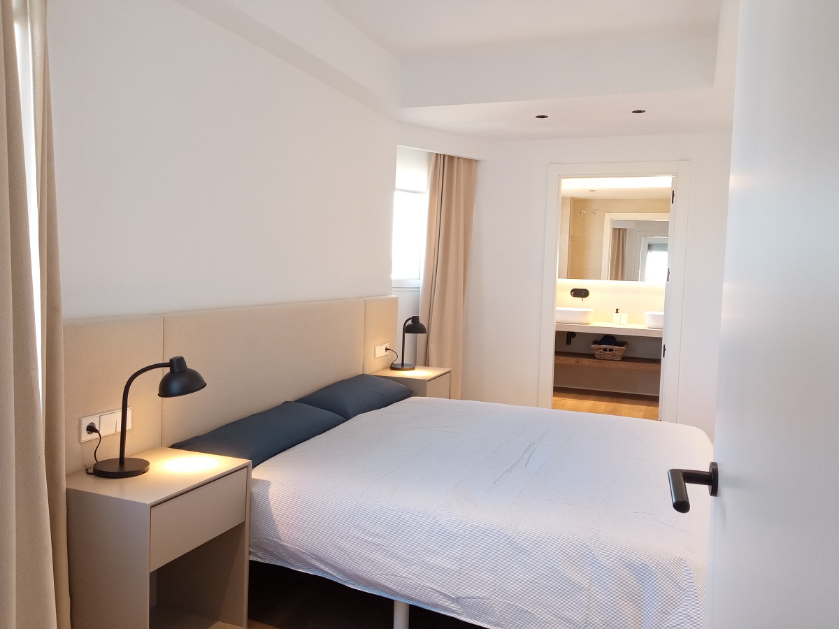 room apartment for rent in serranos valencia