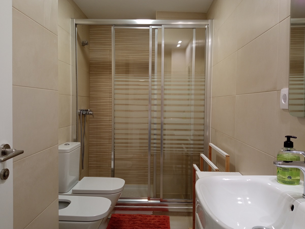 bathroom apartment for rent in Valencia