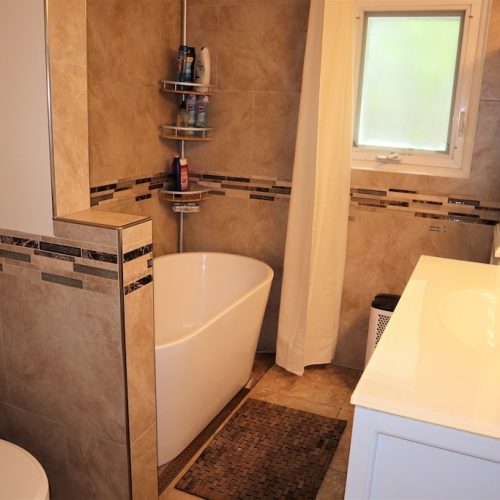 bathroom - House for rent in Los Angeles