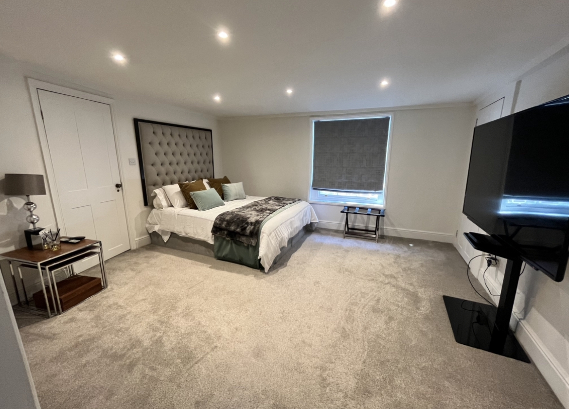 house for rent in London - bedroom
