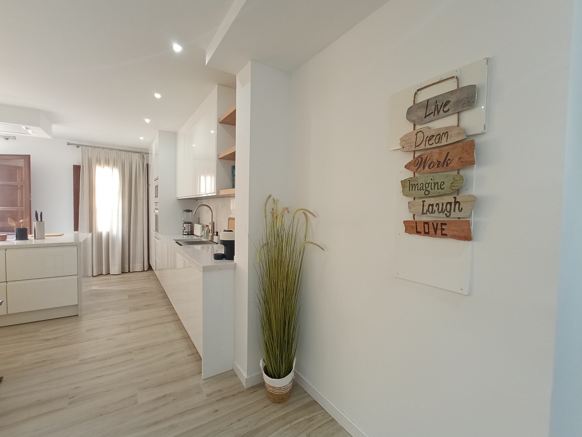 corridor apartment for rent valencia san antoni