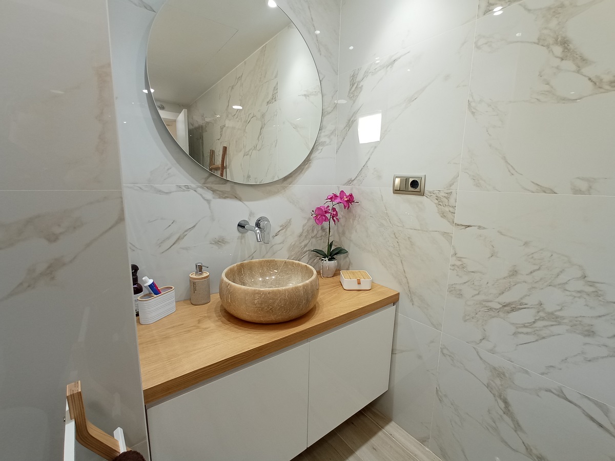 Bathroom apartment for rent valencia san antoni
