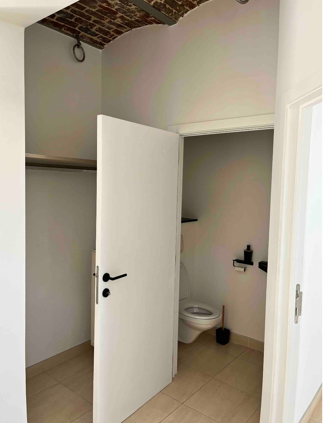 apartment for rent in brussels - toilet