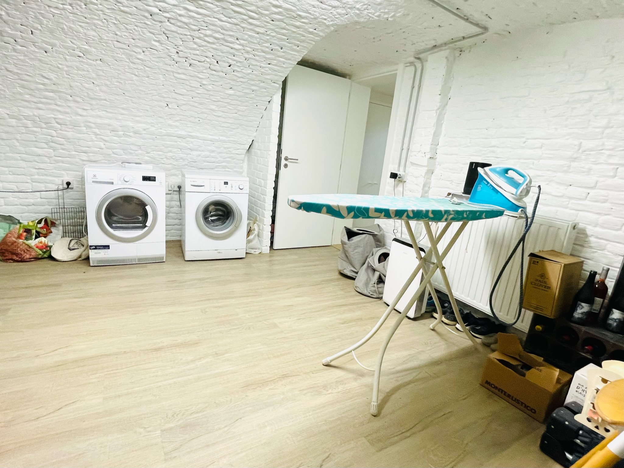 apartment for rent near brussels - laundry room