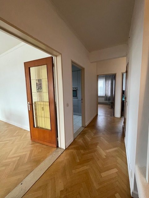 Boudewijn apartment for rent in Antwerp corridor