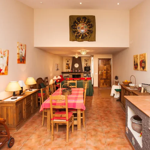 House for rent in Orgaz dinning table