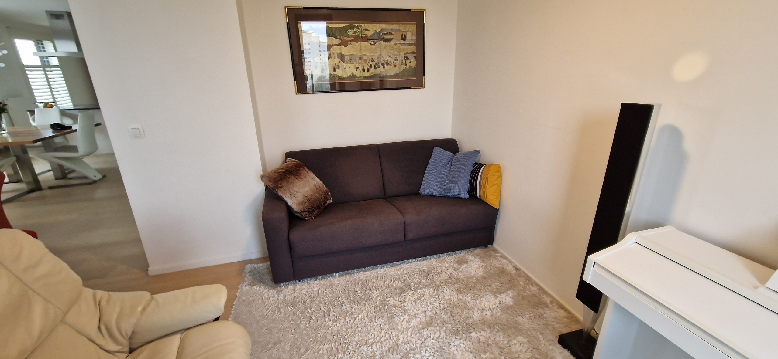 apartment-for-rent-in-lambert-livingroom